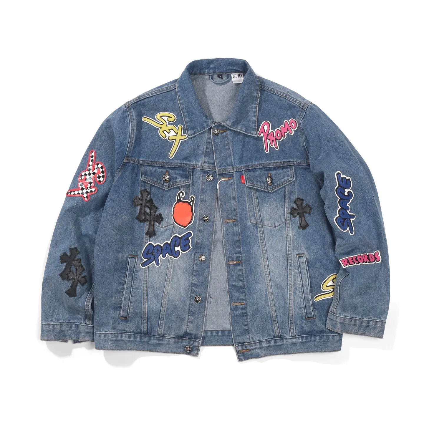 P350 ChromeHearts/Cro Hearts Cartoon Letter Chapter Cross Piece Leather Denim Jacket If you are obsessed with ChromeHearts, you can check it out. The same style for celebrities. Chrome Hearts is a very representative shirt jacket. The upper body of both men and women is really amazing, and it is also the same style as Yu Shuxin Angelababy! Recommended loose style for girls, super sweet! As soon as you go out, you will turn heads‼ ️This jacket is really eye-catching (the same style of pants is available) Color: light blue Size: S M L XL